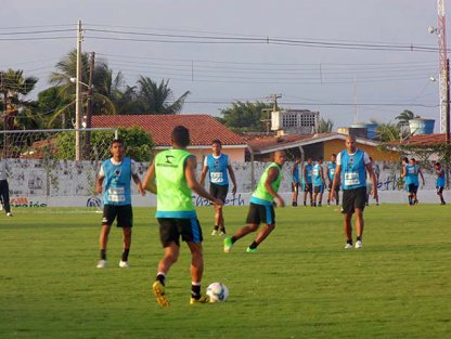 Série C: Chapinha se apresenta no Botafogo e já treina com o time
