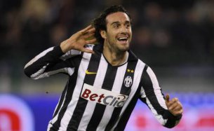 Clube da Série B agenda amistoso internacional e trará Luca Toni ao Brasil