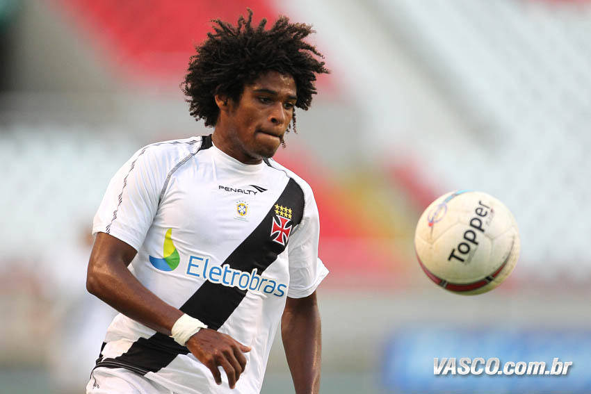 Bahia confirma contratação de atacante de time da Série B