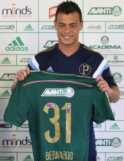 Novo reforço chega e já fala em disputar vaga com Valdivia no Palmeiras