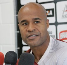 Série B: Portuguesa atende Argel e bate martelo com experiente ex-meia da Roma