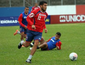 Série B: Meia deixa Paraná na Justiça e deve ir para futebol árabe