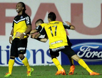 Santos x Princesa-AM – Peixe tenta eliminar zebra