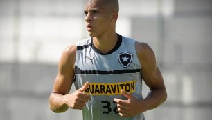 Ainda sem garantia de Tolói, São Paulo tenta contratar joia do Botafogo