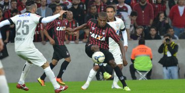 Corinthians vence Atlético-PR em teste na Arena da Baixada