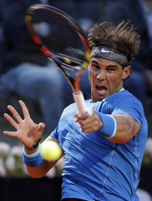 Tênis: Nadal sofre, mas bate francês na estreia em Roma