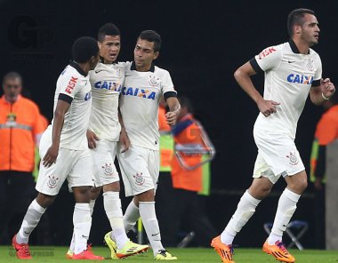 Novatos são elogiados por Mano e podem ganhar espaço no Corinthians