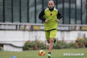 Série B: Guiñazu caminha e segue em recuperação no Vasco