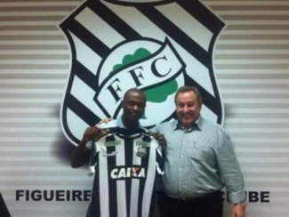 Figueirense acerta com ex-lateral da Seleção Brasileira