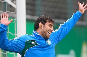 Ídolo do Palmeiras fica “doidão” ao cantar música do centenário. Confira!