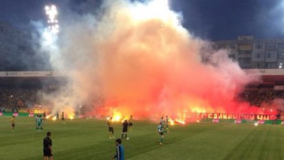 Veja fotos da partida incendiada por foguinho na Arena Condá