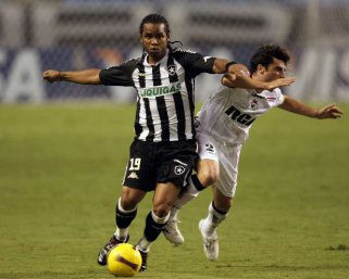 Botafogo pode antecipar estreia de meia “encrenqueiro”