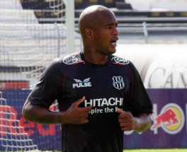 Atacante da Ponte faz piada com salário atrasado: ‘Se não pagar pensão…’