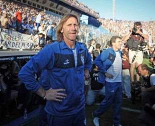 Cobiçado pelo Santos, técnico argentino deve assumir o Palmeiras