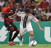 Camisa 10 fica fora do treino, mas não preocupa Fluminense