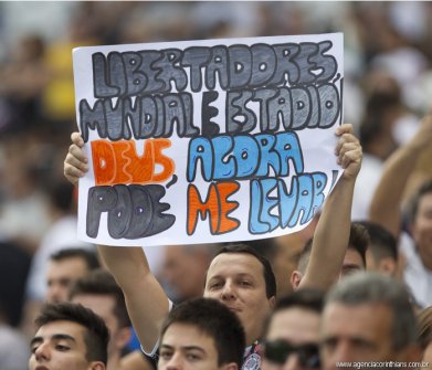Corinthians tem renda recorde, mas Andrés é criticado