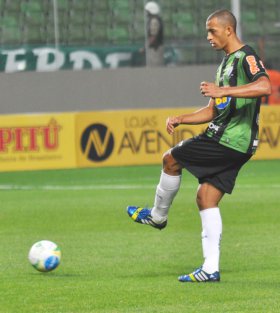 Série B: Destaque da Seleção FI, zagueiro do América-MG curte bom momento