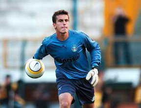 Técnico ‘culpa’ goleiro gremista por derrota do Flu