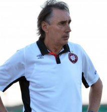 Após empate, Atlético-PR anuncia saída de treinador muito criticado pela torcida