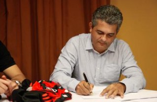 Ney vê Fla ‘muito abaixo’ e lamenta lesão de Brocador