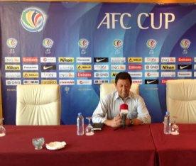 Agora líder, Lorival Santos segue reestruturação no Al Shorta