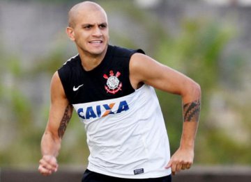 Fábio Santos diz que ansiedade atrapalhou Corinthians