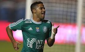 Palmeiras tenta empréstimo de graça e perde meia polivalente