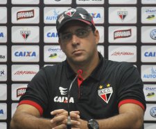 Série B: Contestado pela torcida, técnico continua no Atlético-GO