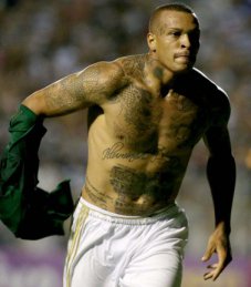 Volante ‘baladeiro’ pode trocar Palmeiras por rival do Brasileirão