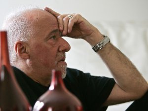 POLÊMICA! Escritor famoso detona Copa e chama Ronaldo de imbecil