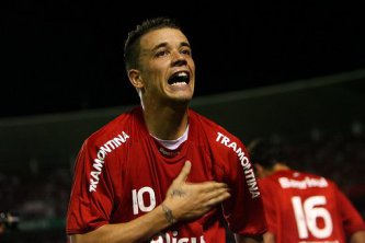 Inter treina sem ídolo e pode ter seis desfalques