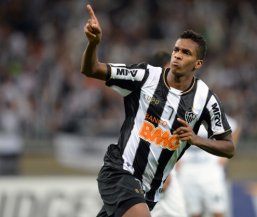 Copa 2014: Atacante da Seleção se recupera e volta aos treinamentos