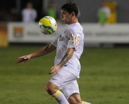 Xiii!!! Santos deve direitos de imagem e chileno não recebe há dez meses