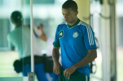 Palmeiras define relacionados com volta de laterais