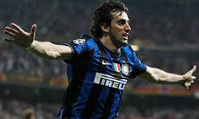 Multicampeão pela Inter de Milão é cotado para assumir a 9 do Palmeiras