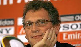 Copa 2014: Em visita, Valcke elogia progresso na Arena da Baixada