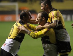 Ex-Ponte comemora belo gol de meia bicicleta pelo Criciúma