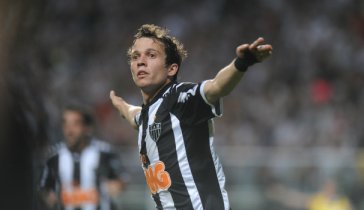 Pupilo de Felipão pode parar no futebol inglês após a Copa do Mundo