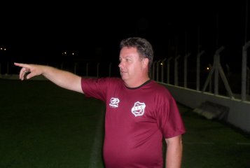 Independente confirma parceria com a Arte da Bola até 2015 e técnico seque no cargo