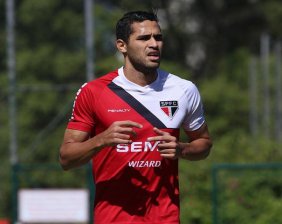 Liberado pela CBF, atacante retoma treinos no São Paulo
