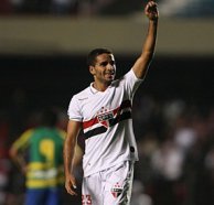 Lateral questionado volta e deve ser novidade do São Paulo sábado