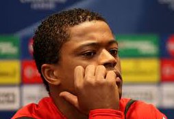 Inglês: Antes da Copa, lateral renova com o Manchester United