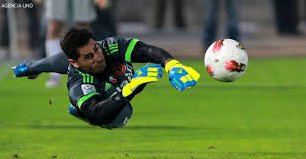 Condenado à prisão, ex-goleiro do Corinthians jogará a Copa no Brasil