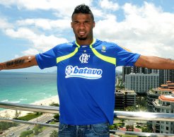 Falta a treino tira goleiro do duelo do Fla com Santos