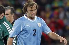 Copa 2014: ‘Todo uruguaio daria o seu joelho a Suárez’, diz capitão do Uruguai