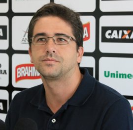 Em busca de reforços, Figueirense observa lateral-esquerdo do Atlético-GO
