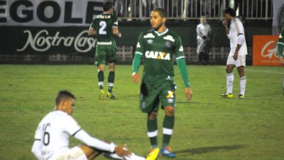 Sem poder deixar Chapecó, Palmeiras tenta adiar jogo