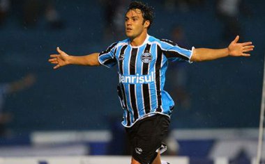 Kleber e Rhodolfo se unem ao elenco do Grêmio em SP