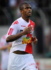 Ex-zagueiro de Santos e Seleção Brasileira pode assinar pelo Bahia