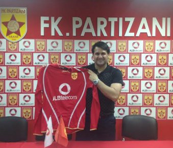 Hoje gerente de futebol, ex-atacante acerta com clube do exterior